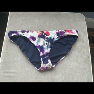 Athleta Reversible Watercolor Bikini Botto…